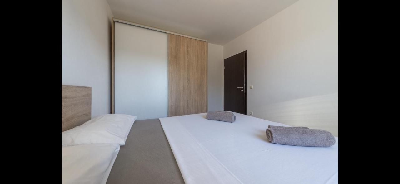 Aurum Luxury Apartments Vir Exterior foto